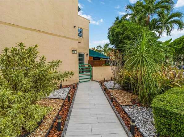 11880 SW 19th Ln APT 165, Miami, FL 33175
