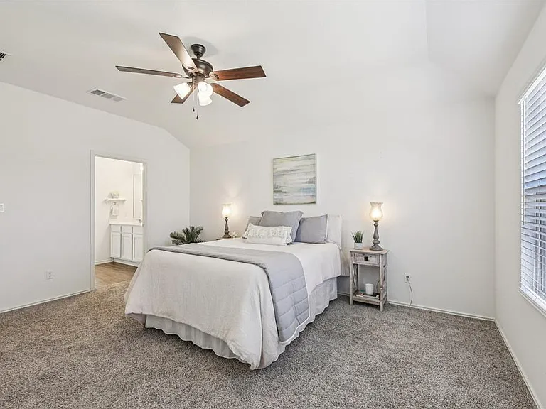 138 George Kimble Cv — Photo 17
