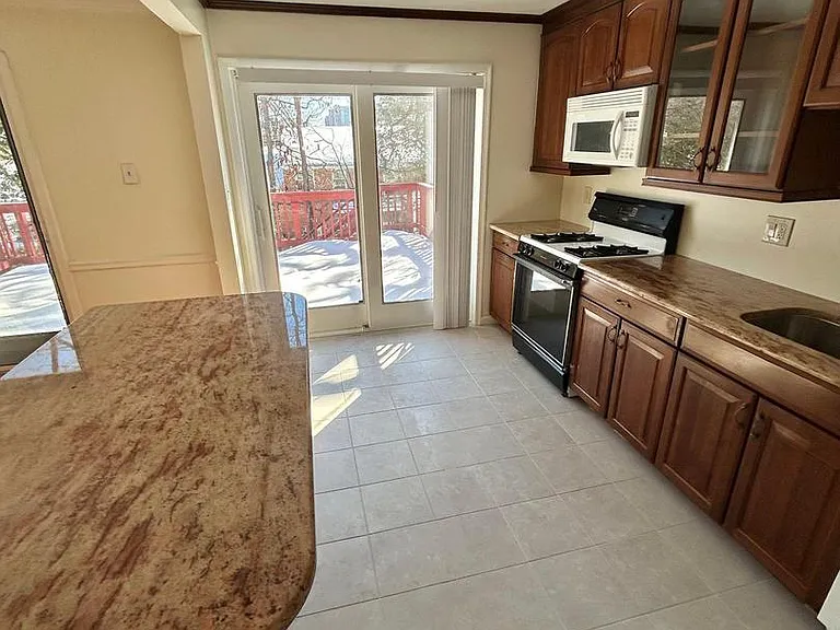 3301 Spring Ln — Photo 7