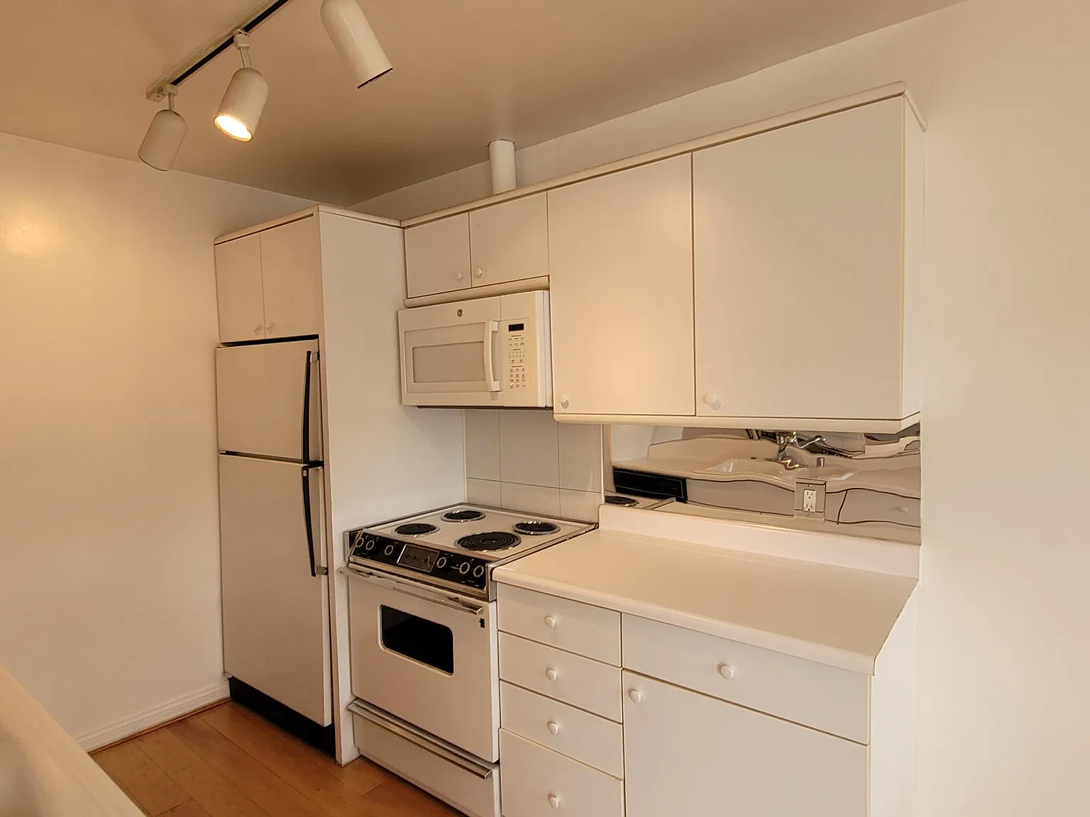 1 bed, 688 sqft, $2,200 — Photo 4