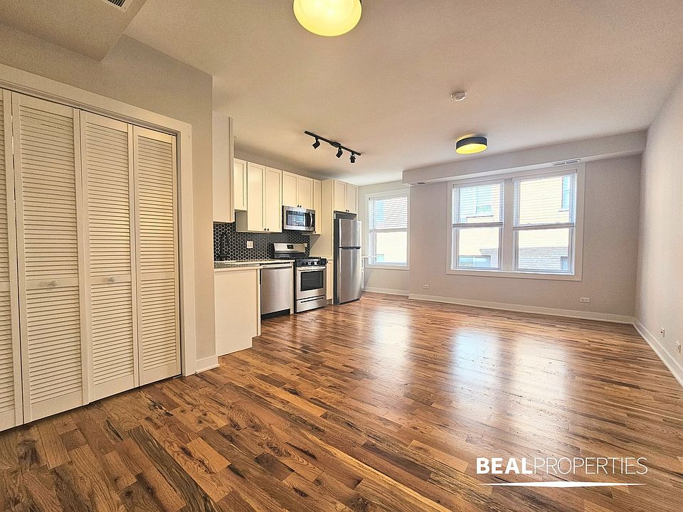 1st image of 656 W Wrightwood Ave APT 208