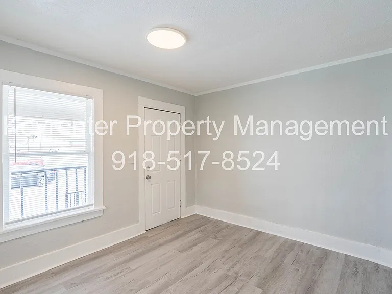 E 7th St Duplex — Photo 9