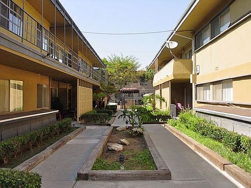 2nd image of 704 Venice Way APT 12