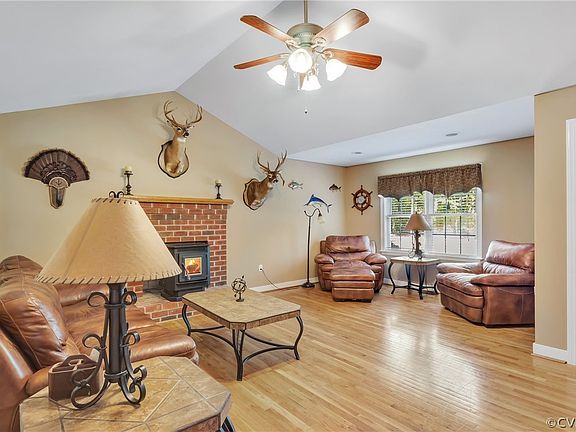 2nd image of 110 Lizzie Ln