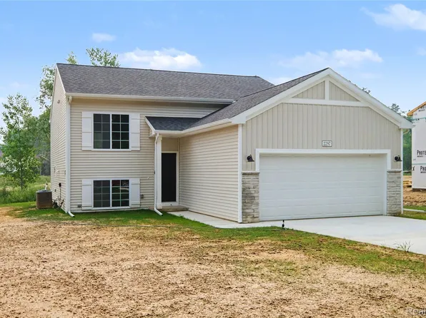 2297 Plum Tree Ct, Burton, MI 48519