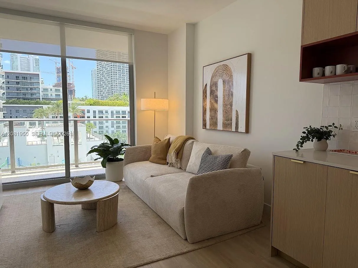 1 bed, 1.0 bath, 598 sqft, $3,950 — Photo 4