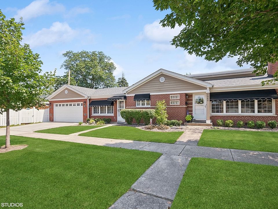 1st image of 4040 W 106th Pl