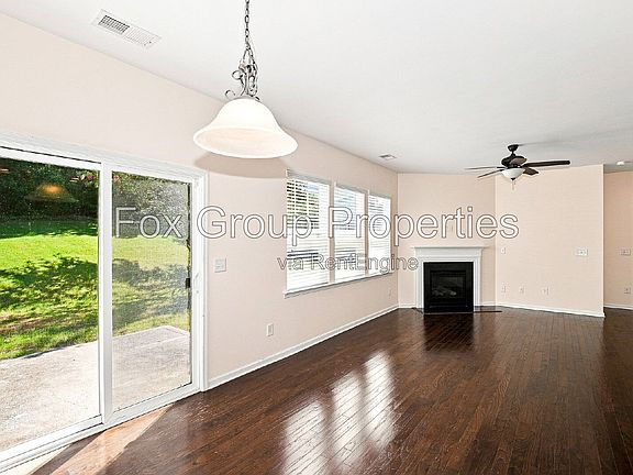 5th image of 117 E Warfield Dr