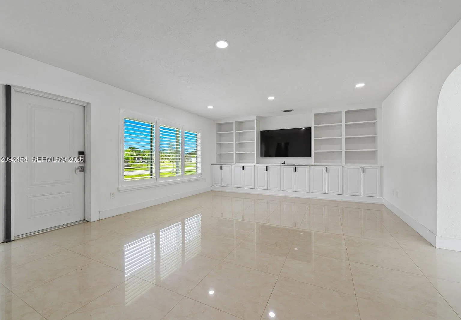 Enjoy your own private tropical retreat in this beautifully upgraded 4-bedroom, 2-bath pool home — Photo 3