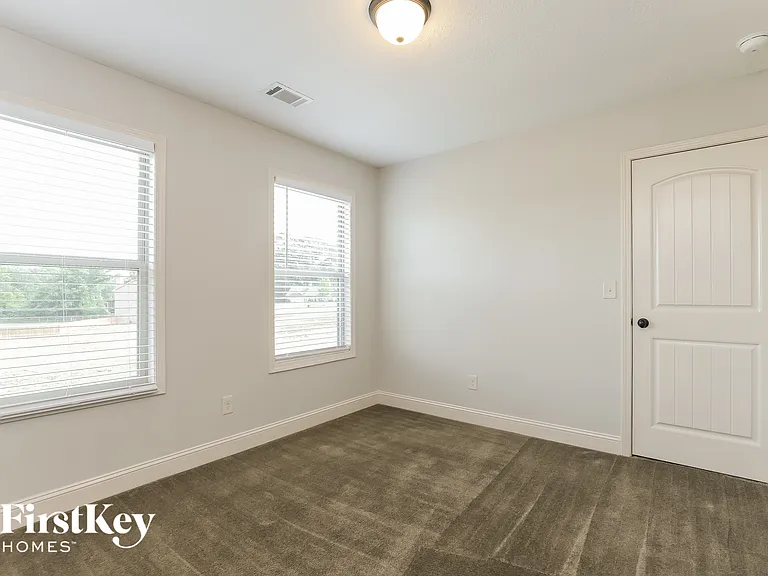 537 Cambridge Farms Dr — Photo 10