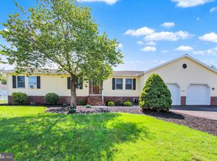 575 Lake Meade Dr, East Berlin, PA 17316