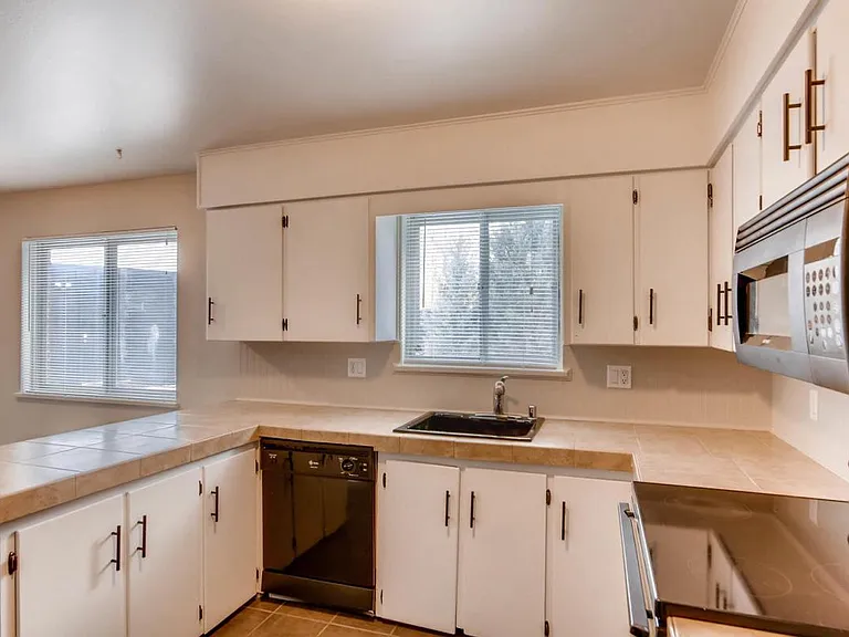5250 Meade St — Photo 2