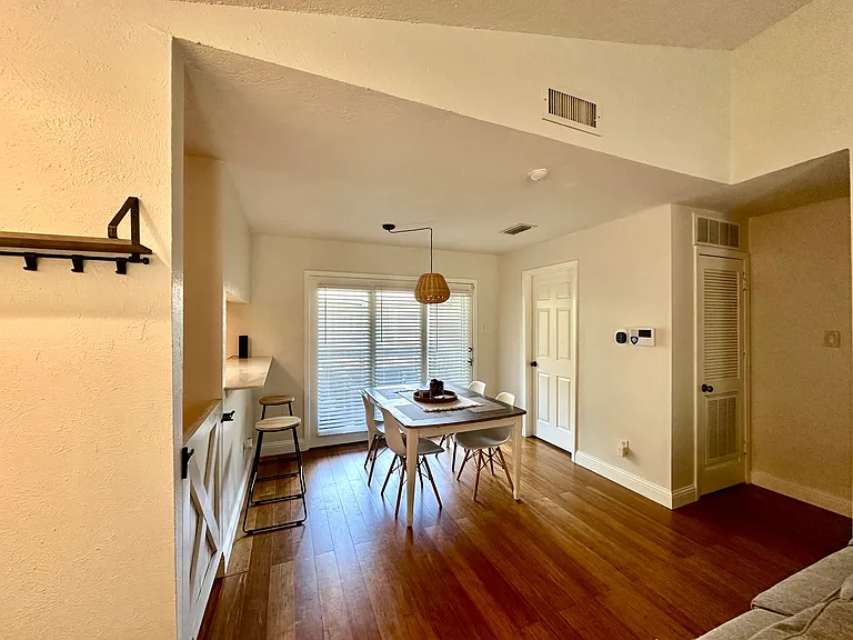1108 Quail Valley Ln #221 — Photo 3