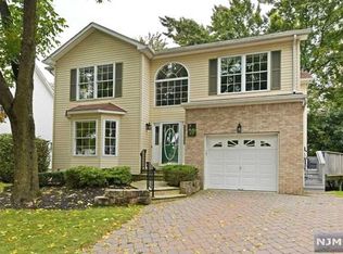 741 Gettysburg Pl, Paramus, NJ 07652