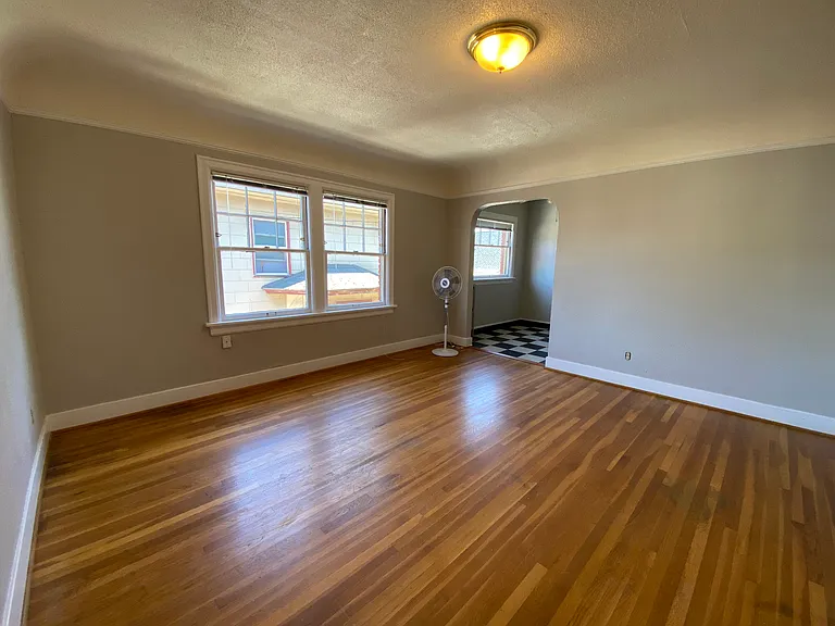 3334 SE Hawthorne Blvd #301 — Photo 2