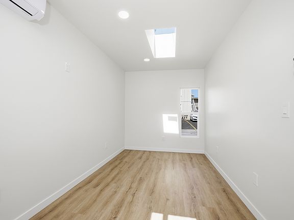 5th image of 868 Emerald St #877