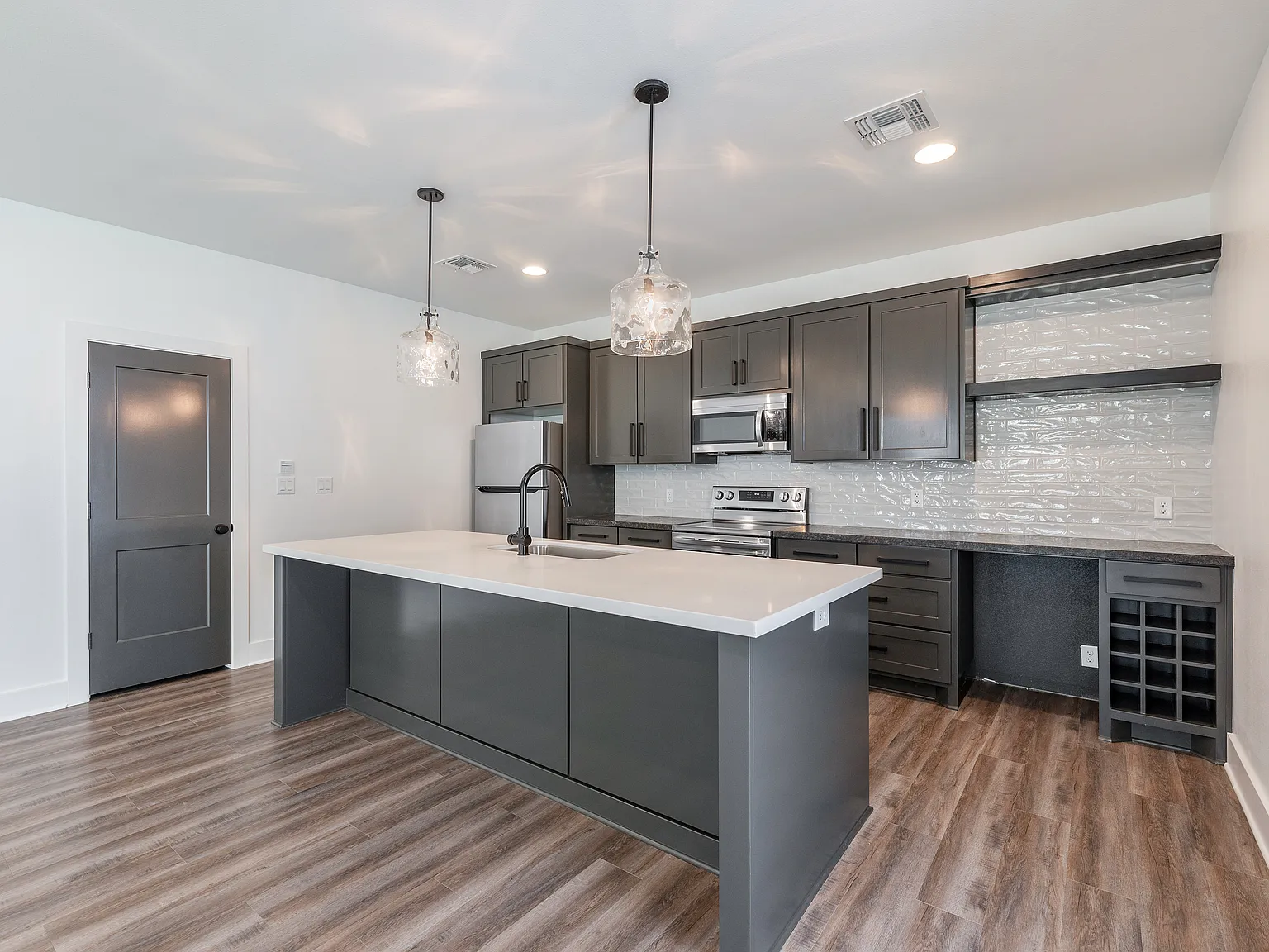 6 bed, 6.5 bath, 2800 sqft, $4,800 — Photo 4