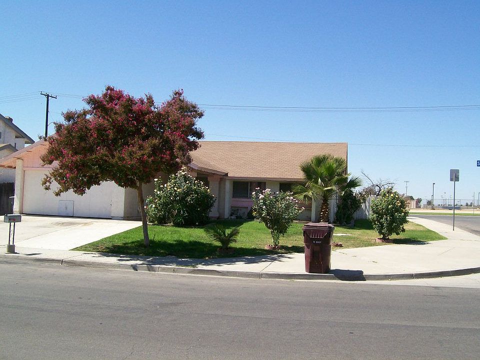 Courtesy of Park Place GMAC Real Estate