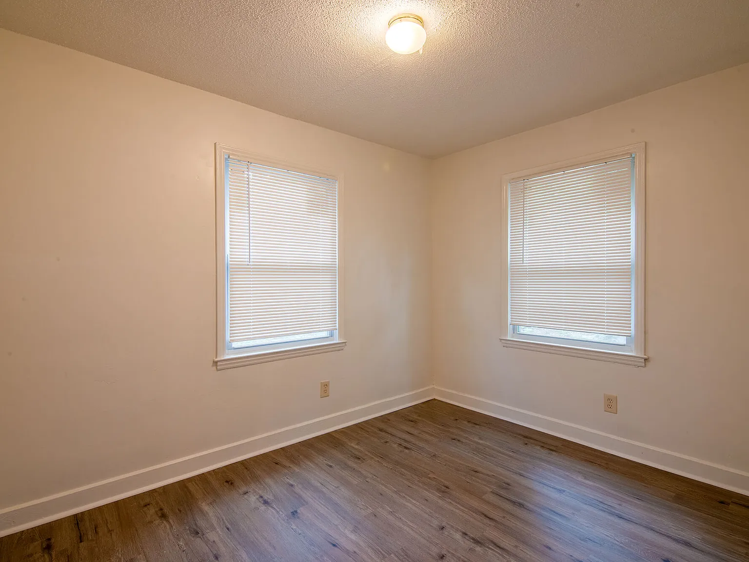 2 bed, 700 sqft, $1,395 — Photo 3