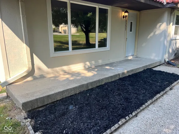 8353 Paso Del Norte Ct, Indianapolis, IN 46227