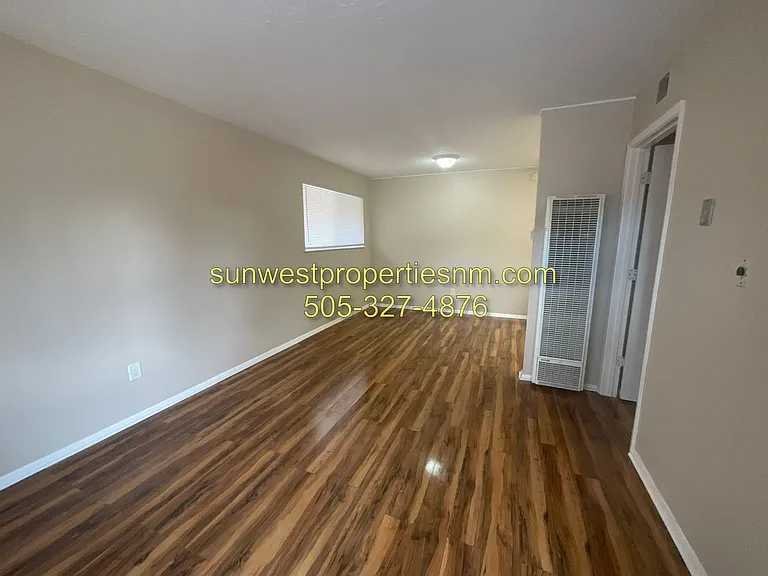 1011 E Navajo St — Photo 2