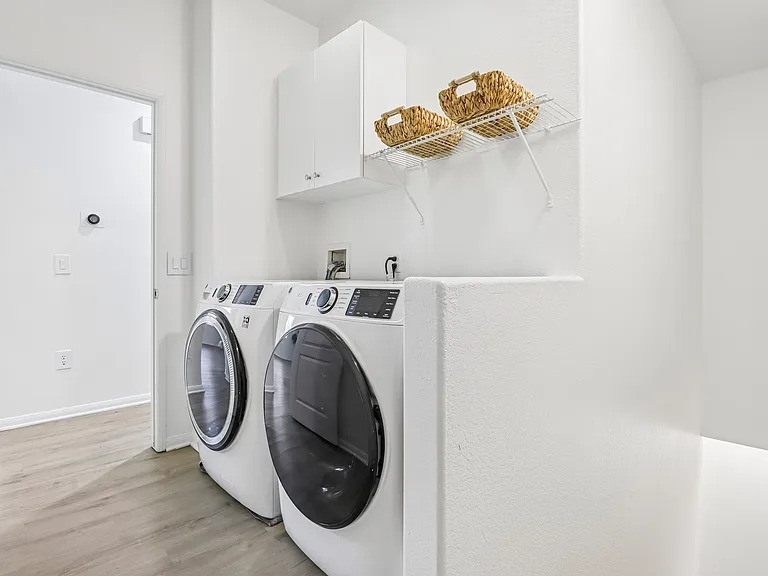 Creek View Condominiums — Photo 20