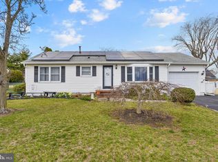 12 Hamilton Lakes Dr, Hamilton, NJ 08619