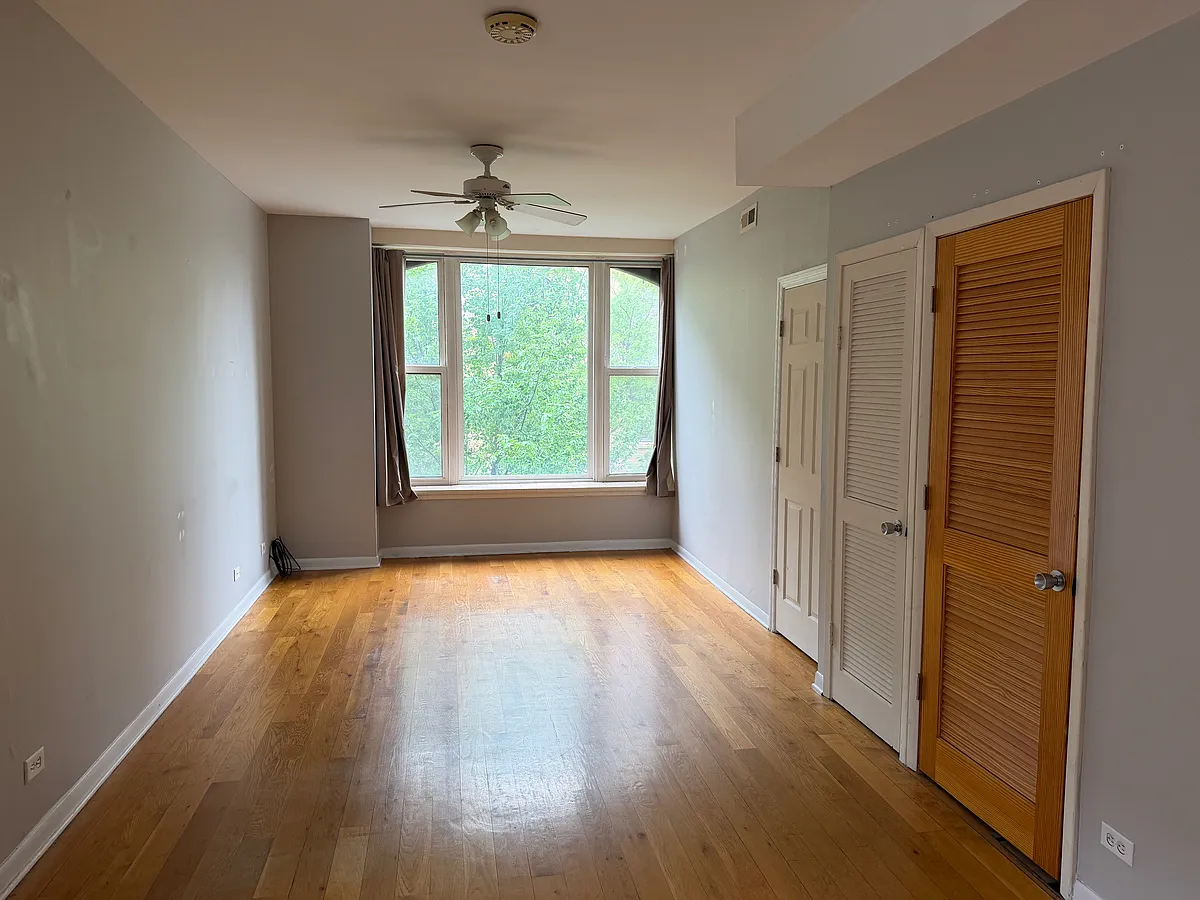 Building Photo - 1368 W Evergreen Ave #3F