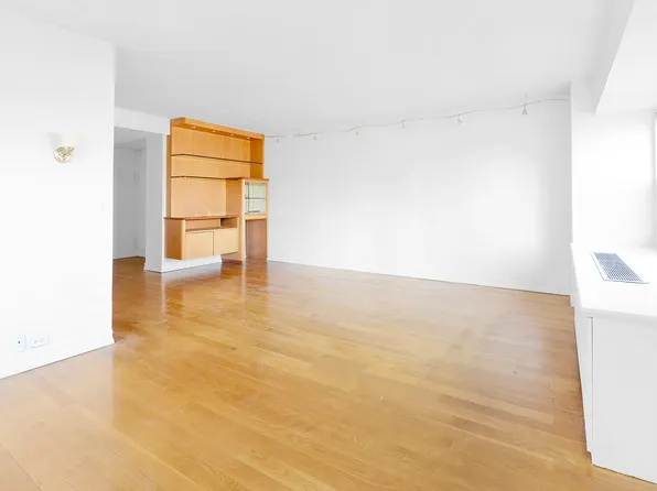 205 East 63rd Street image 6 of 12