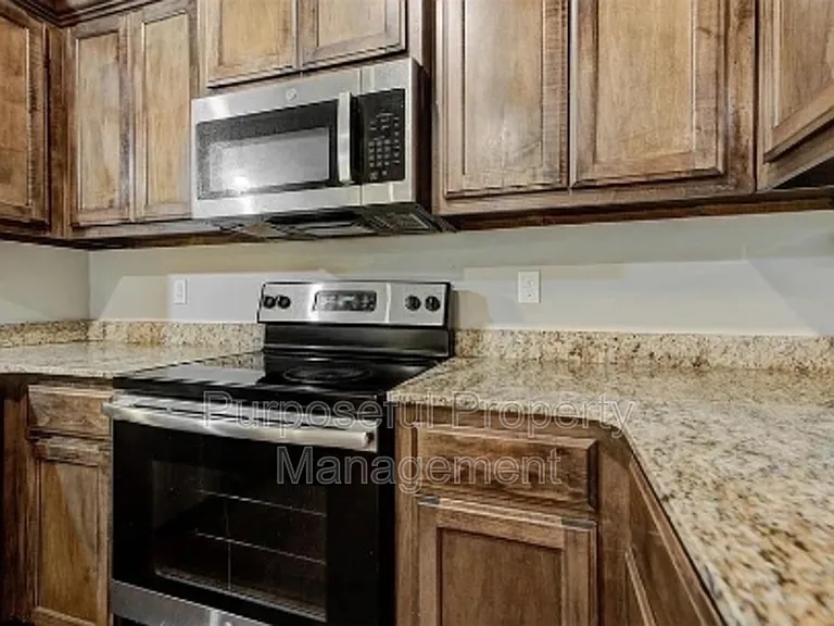 4313 Edinburg Way — Photo 9