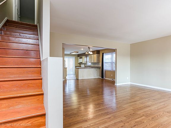 5th image of 670 W Daisy Pl