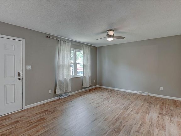 5th image of 1612 N Ponca Dr