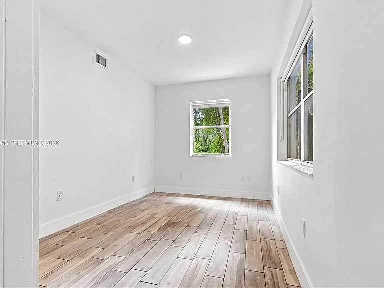 1000 7th St #4 — Photo 10