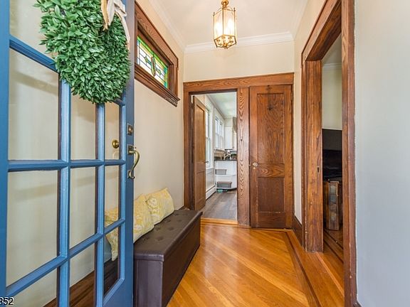 3rd image of 28 Pine St