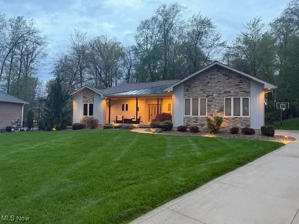 4340 Castlegate Blvd, Uniontown, OH 44685