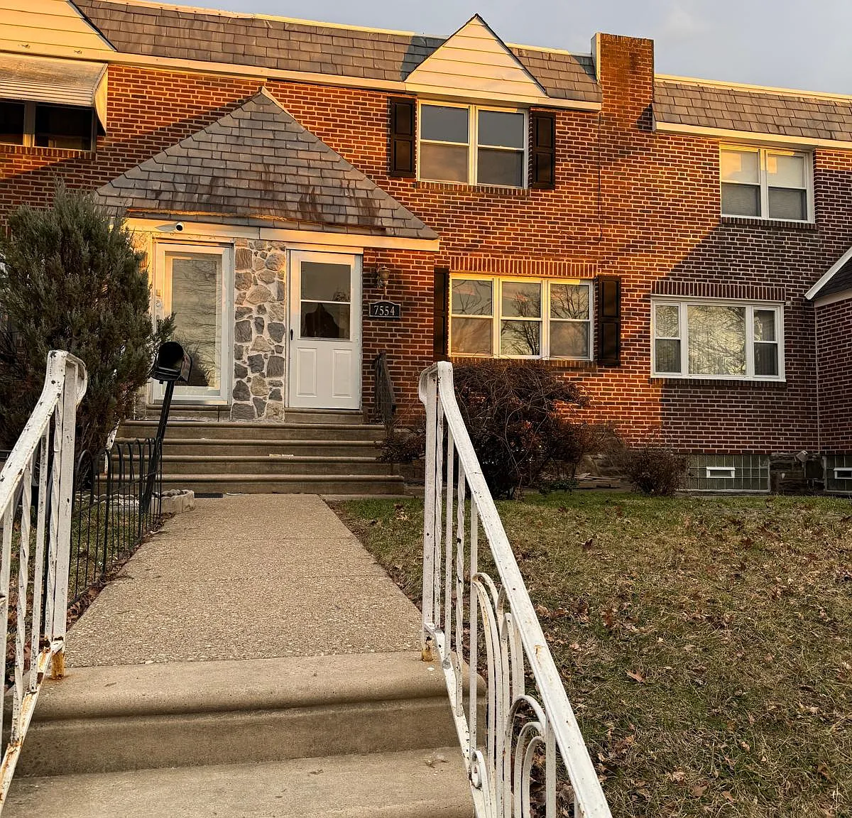 3 bed, 2.5 bath, 1320 sqft, $1,900 — Photo 2
