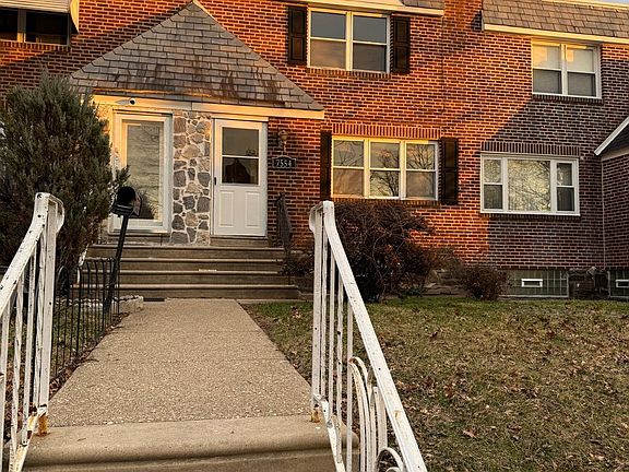 2nd image of 7554 Woodbine Ave