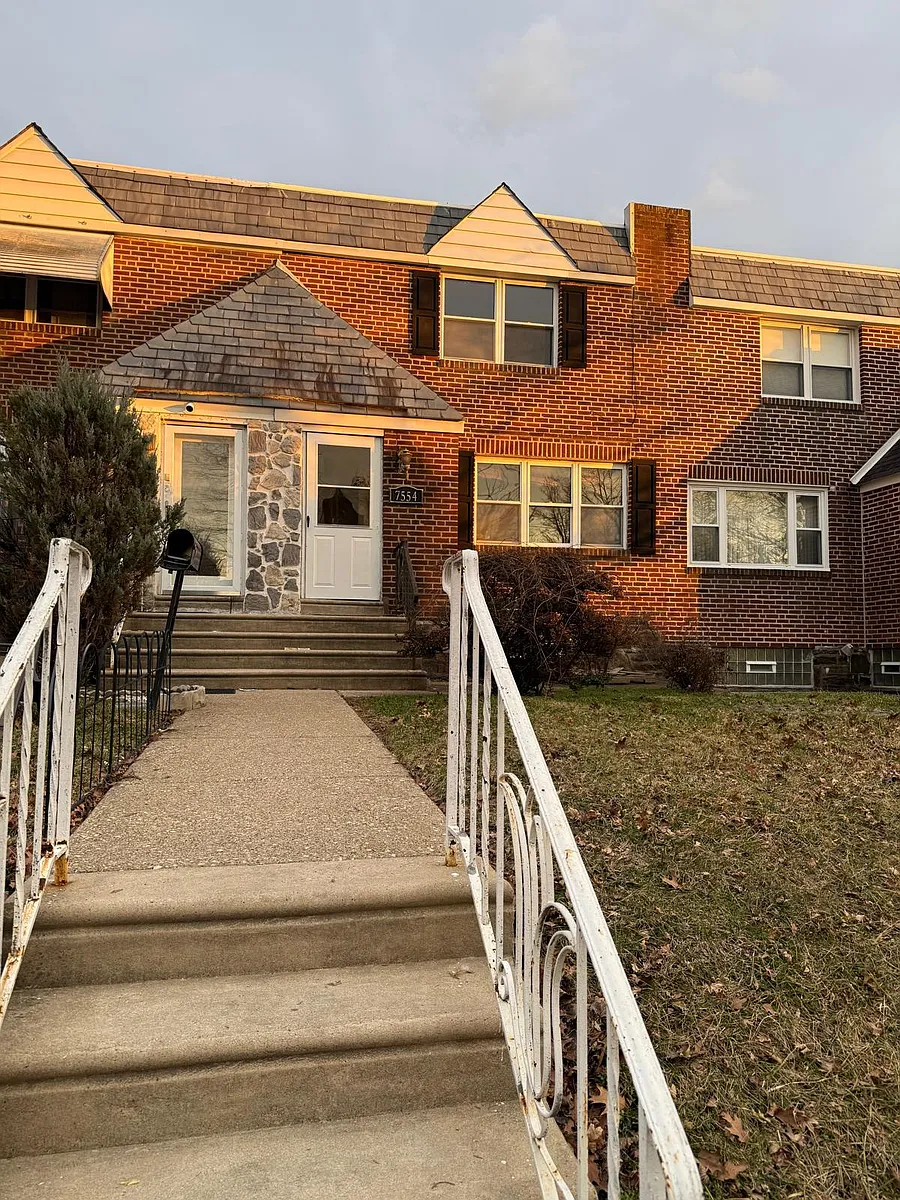 Building Photo - 7554 Woodbine Ave