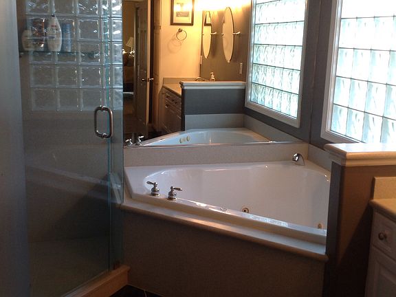 Master Bast w/custom shower