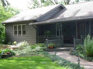 8232 W Woodvale Rd, Frankfort, IL 60423