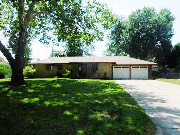 2029 S Erie Ave on .31 acres