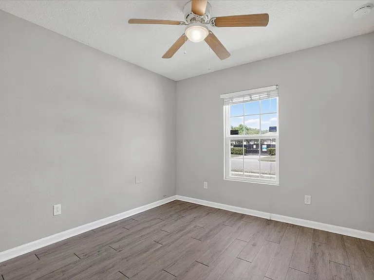 12190 Alexandra Dr — Photo 16