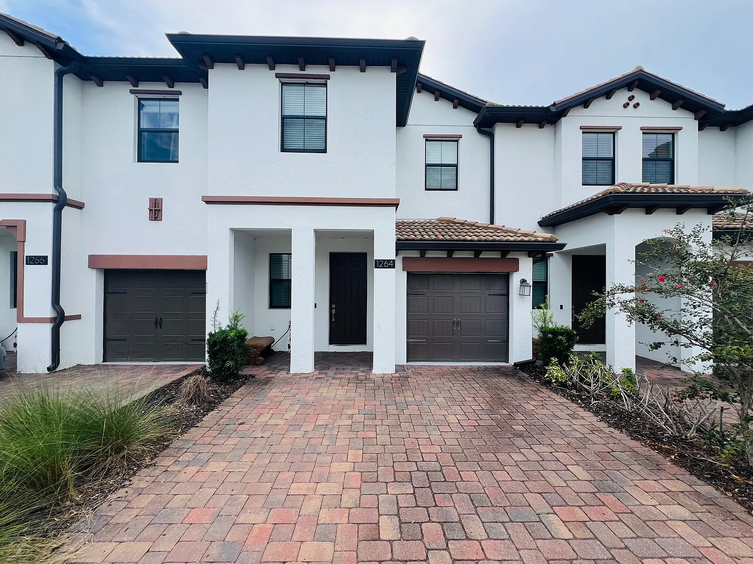 3 bed, 2.5 bath, 1828 sqft, $1,975 — Photo 1