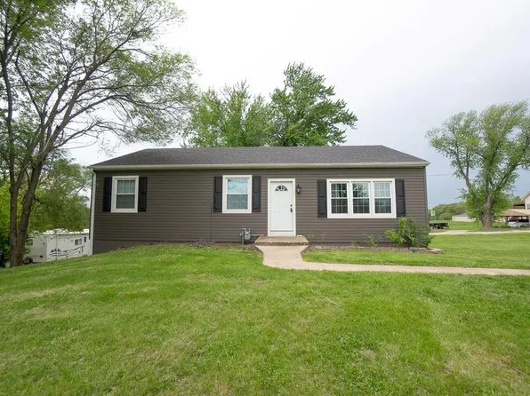 8138 Pratt Rd, Atchison, KS 66002