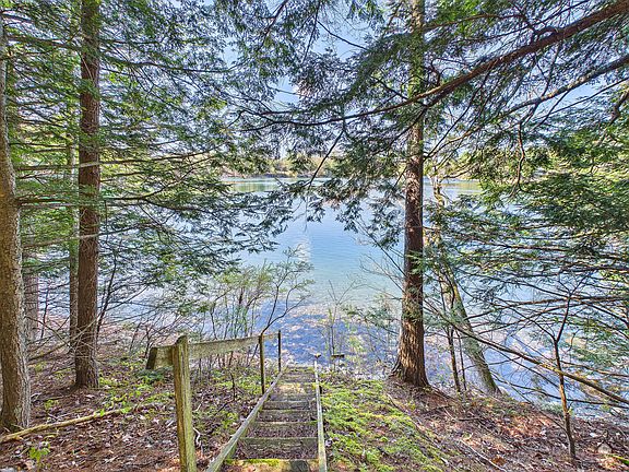 3rd image of 587 Scenic Drive E