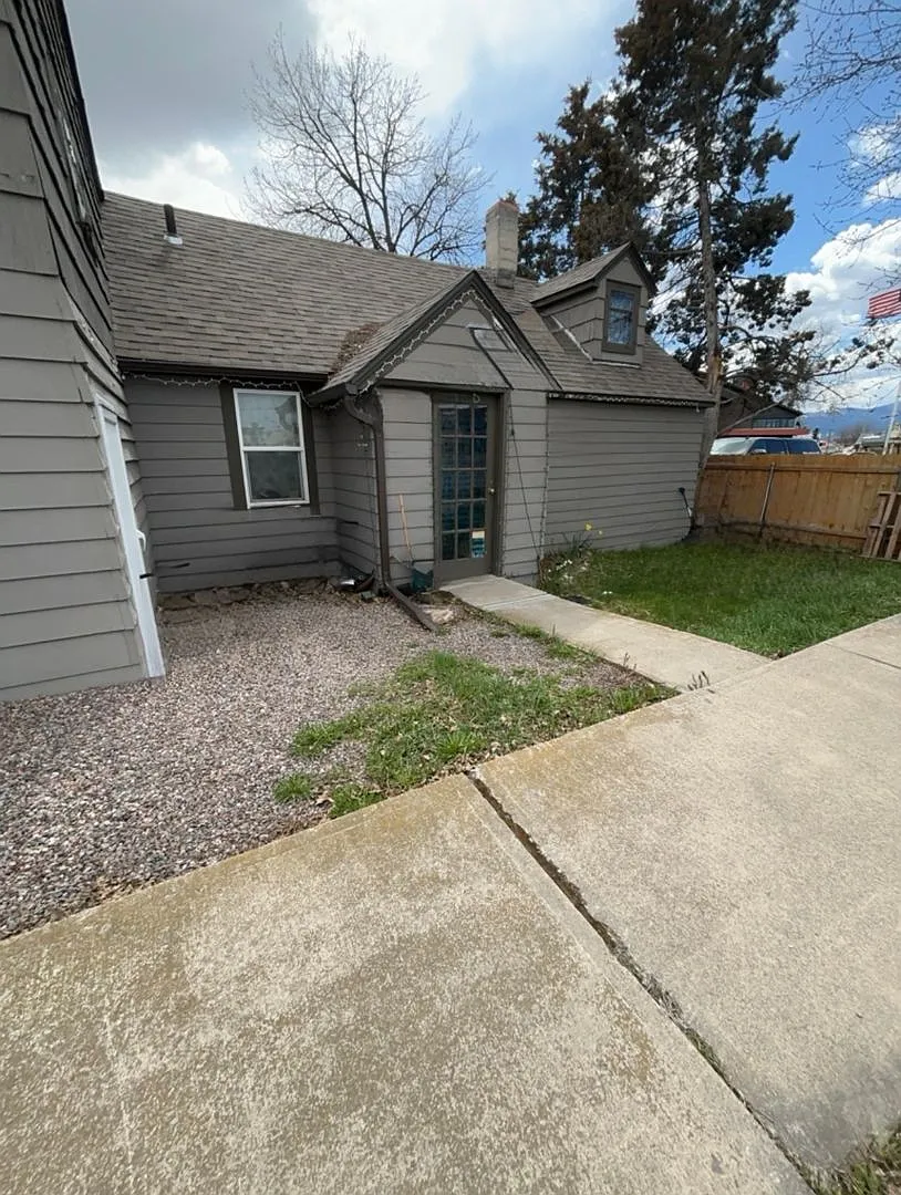 Ernest Ave. — Photo 1