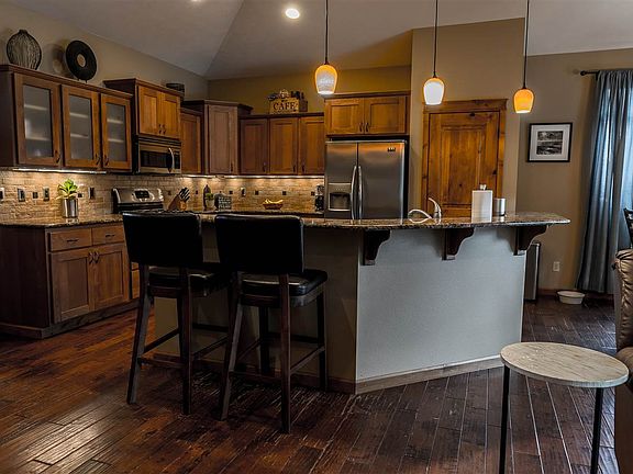 4th image of 710 S Whipple Ln