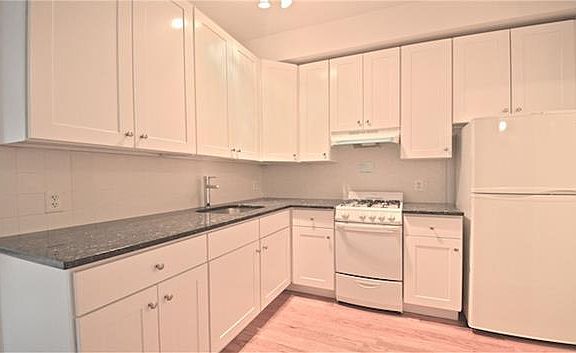 4th image of 306 W 30th St APT 2R