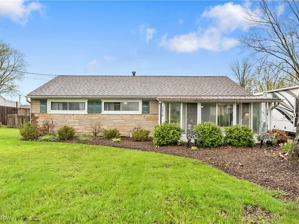 9878 Ridgewood Dr, Twinsburg, OH 44087