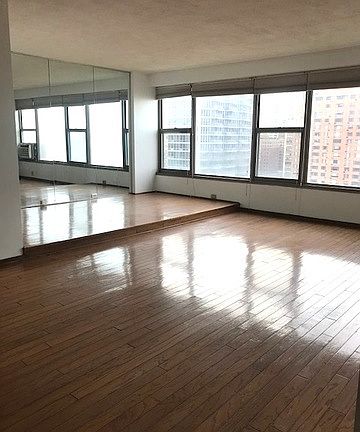 3rd image of 2970 N Lake Shore Dr APT 16D